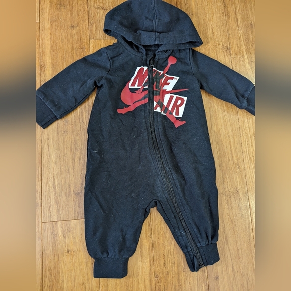 2pc Baby one piece Converse and Nike zip up outfits. - Picture 4 of 5